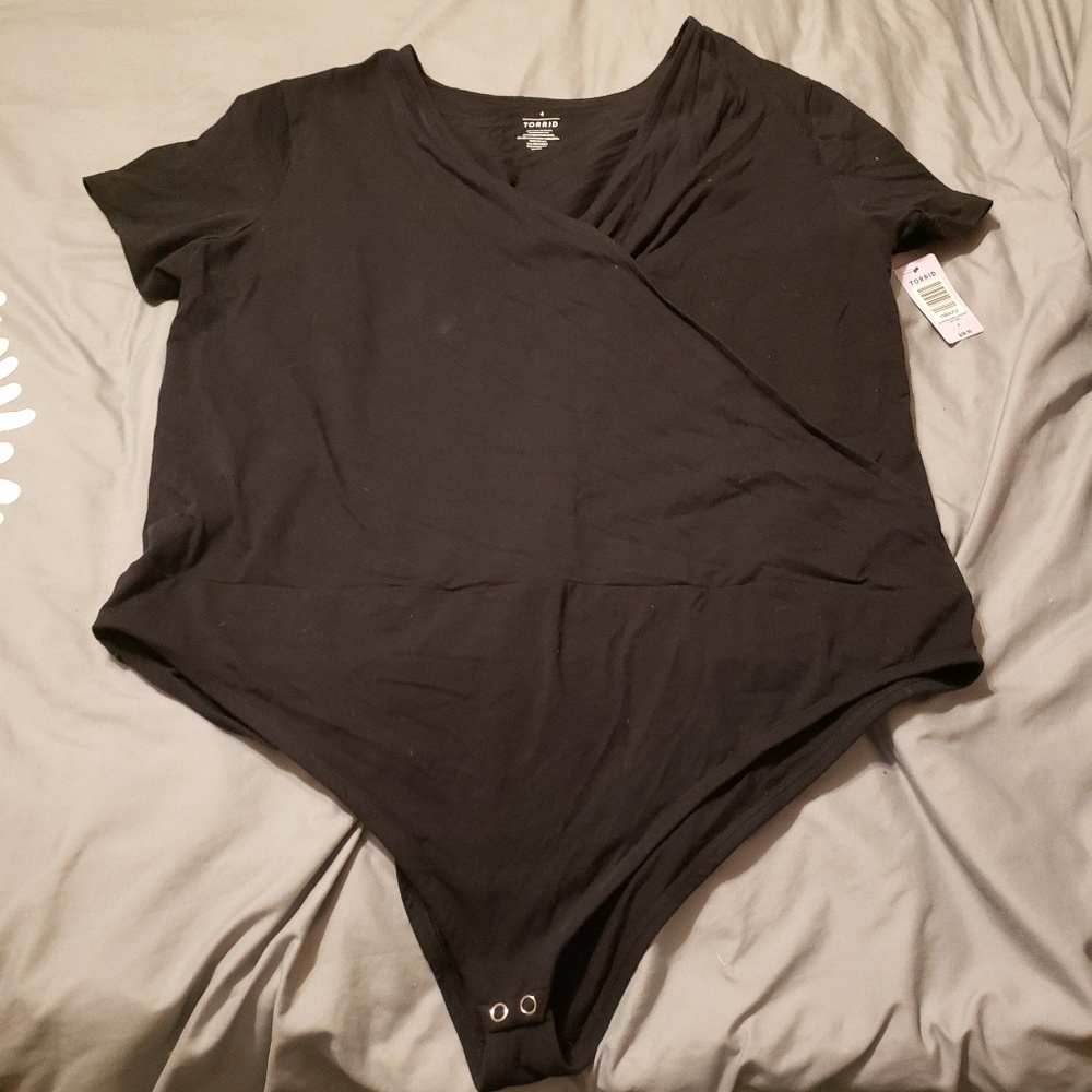 Torrid short sleeve bodysuit sz 4 NWT
